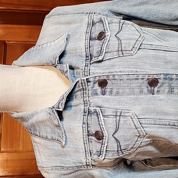 Old navy light denim distressed jacket w contrast stitching and - Picture 2 of 8